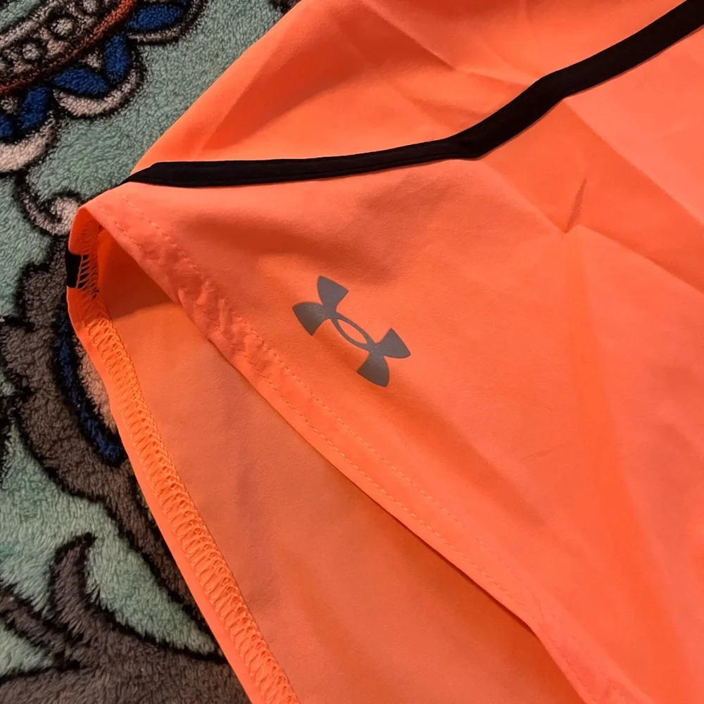 Under Armour Heat Gear Shorts - Picture 2 of 8